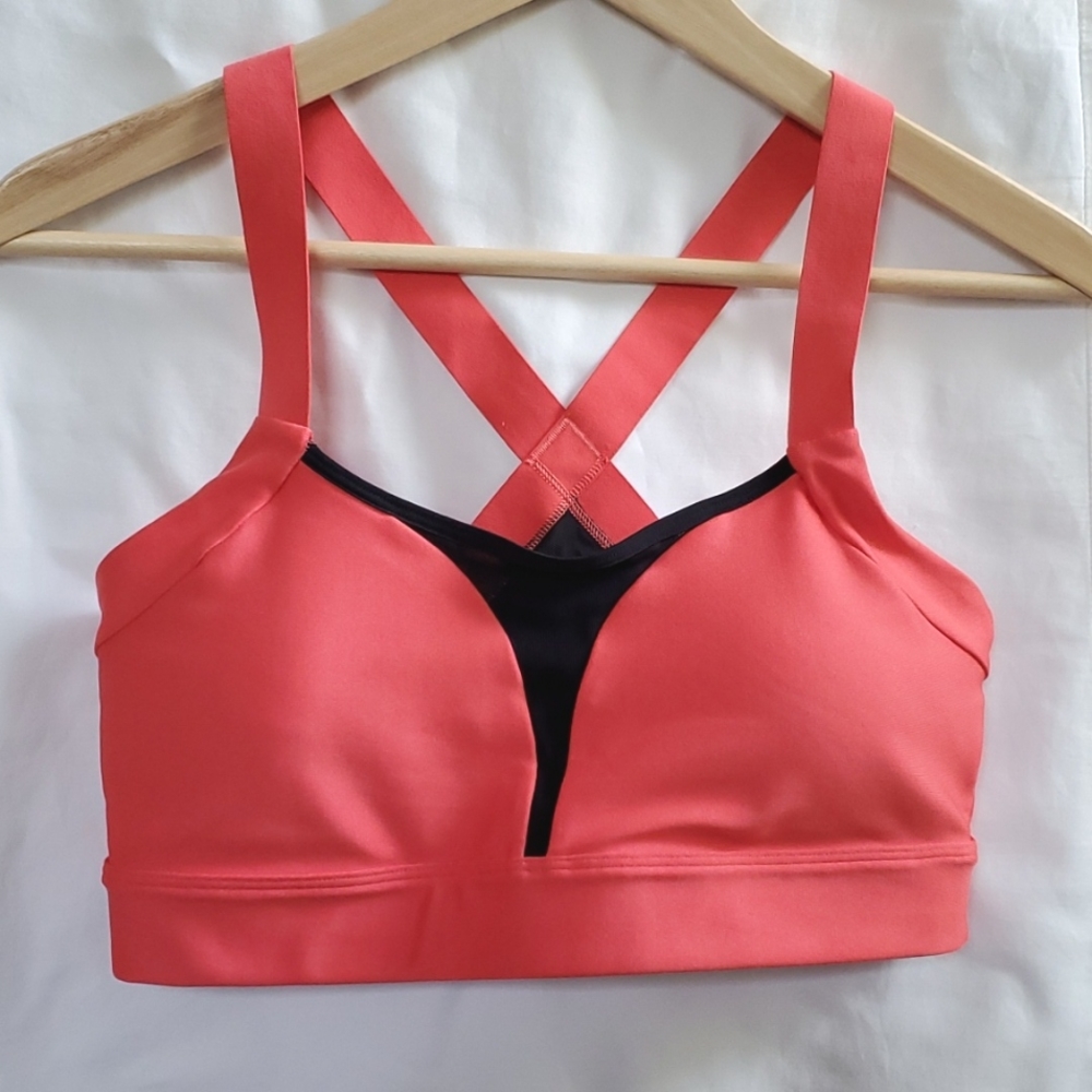Ladies Under Armour sports bra sz. med
